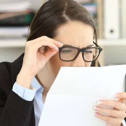 ¡No dejes que la baja visión limite tu vida! Descubre cómo mejorar tu potencial visual y recuperar tu independencia.