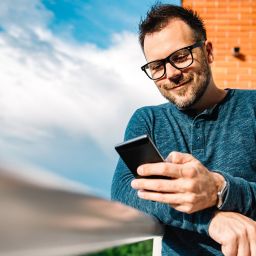 ¿Cómo evitar que el móvil dañe los ojos?