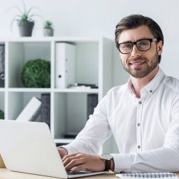 Mito: Leer con poca luz hace daño a los ojos
