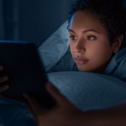 La luz de las pantallas: ¿Cómo afecta tu visión?