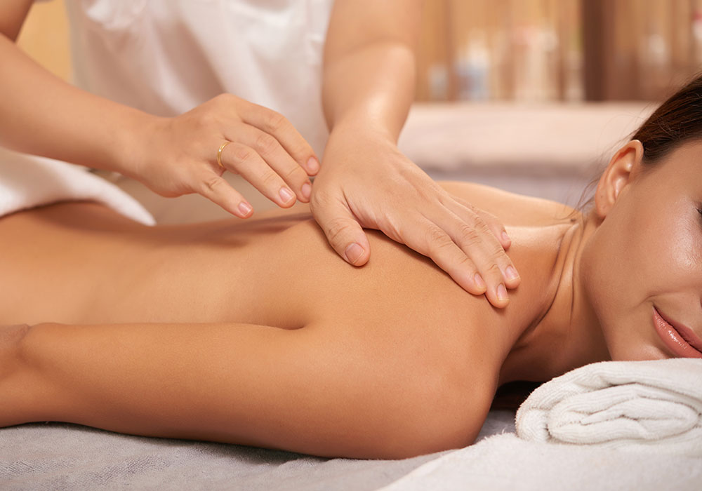 Masaje de relajación en cuello, espalda, brazos, reflexología podal