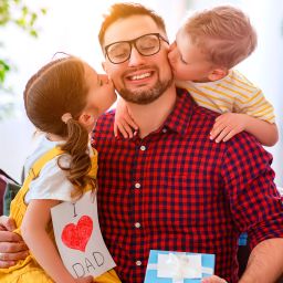 Regala salud visual a papá en Bogotá: soluciones para su día a día