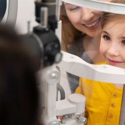 Salud visual en niños: revisa la visión de tus hijos